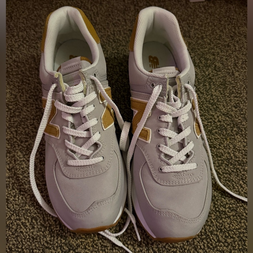 New Balance men’s Gray and Tan Sneakers